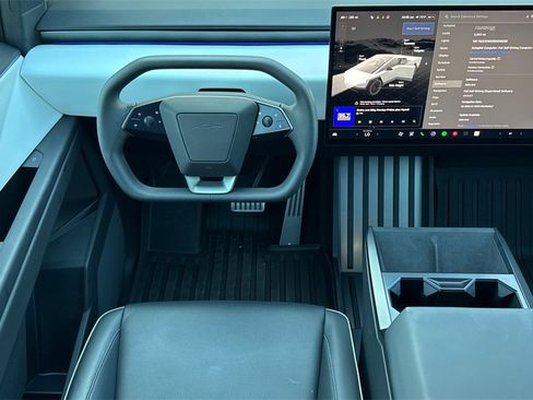 Used 2024 Tesla Cybertruck AWD Crew Cab image 13