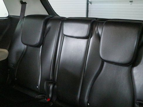 Used 2024 Kia Carnival EX FWD image 25