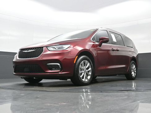Used 2022 Chrysler Pacifica Touring-L AWD/4WD image 29