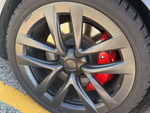 Used 2023 Tesla Model S Plaid image 3