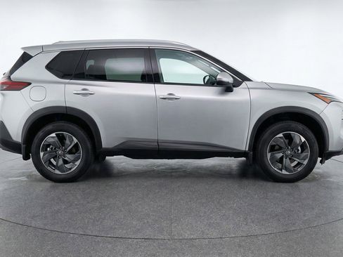 Used 2025 Nissan Rogue SV image 11