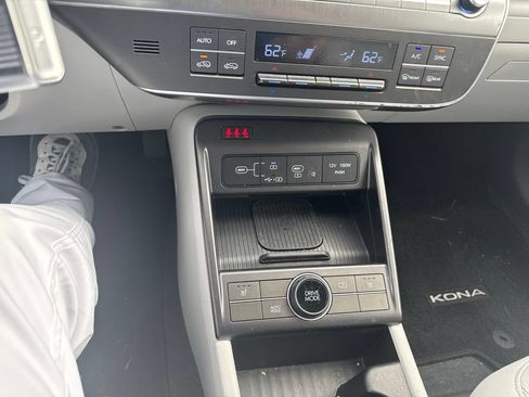 Used 2025 Hyundai Kona SEL FWD image 22