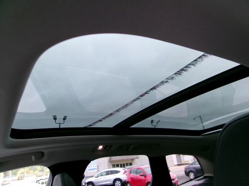 Used 2021 Volvo XC60 T5 Momentum w/ Premium Package image 10