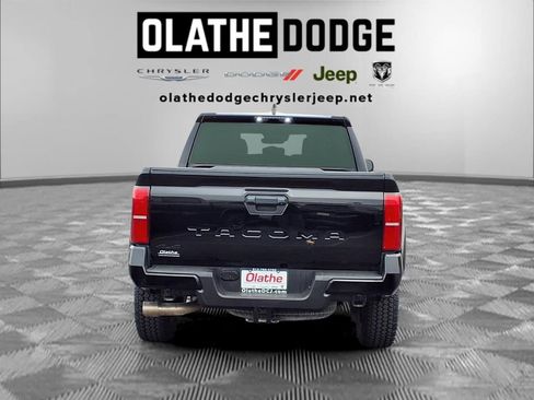 Used 2024 Toyota Tacoma TRD Off-Road image 27