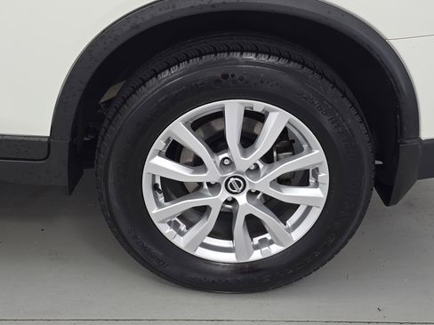 Used 2017 Nissan Rogue SV w/ SV Premium Package image 33