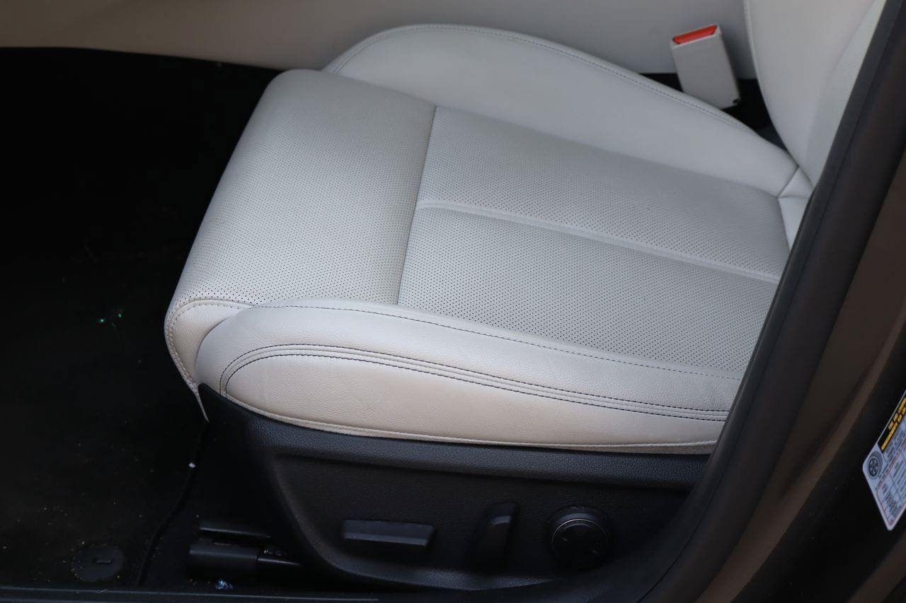 Used 2025 Genesis G70 2.5T RWD image 13
