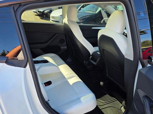 Used 2025 Tesla Model Y Long Range AWD/4WD image 14