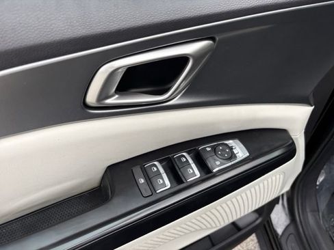 Used 2024 Kia Carnival LX FWD image 22