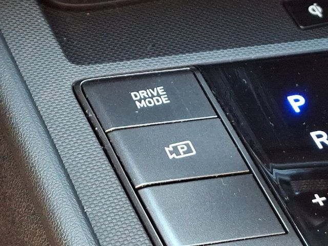 Used 2025 Hyundai Elantra Sport FWD image 16