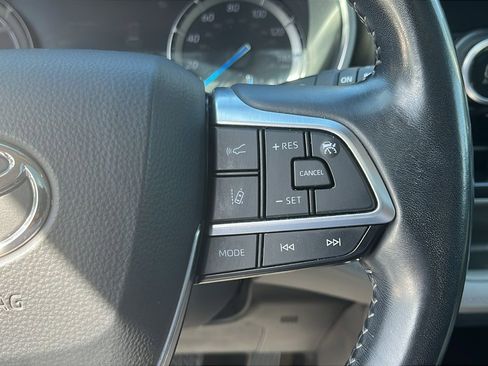 Used 2020 Toyota Highlander XLE image 15