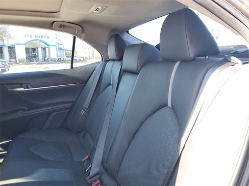 Used 2018 Toyota Camry XSE image 9