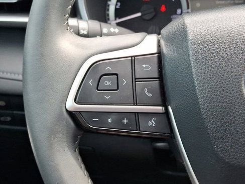 Used 2024 Toyota Highlander XLE FWD image 26