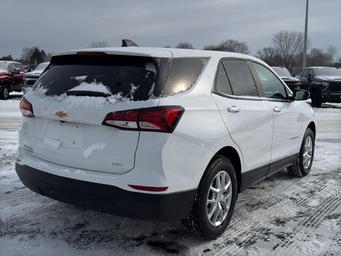Used 2023 Chevrolet Equinox LS w/ LS Convenience Package image 5