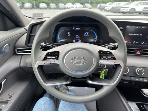 Certified 2024 Hyundai Elantra SE FWD image 27