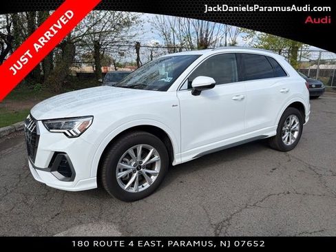 Used 2025 Audi Q3 2.0T Premium w/ Convenience Package image 1
