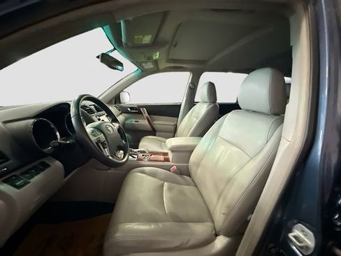 Used 2013 Toyota Highlander Limited image 22