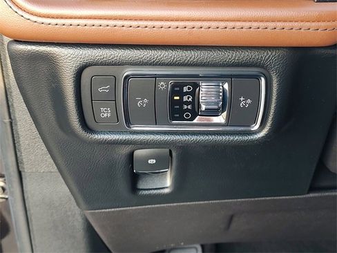 Used 2021 Lincoln Nautilus Reserve image 16