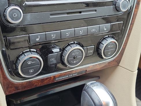 Used 2012 Volkswagen Passat 3.6 SEL Premium image 19