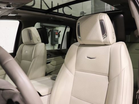 Used 2023 Cadillac Escalade ESV Sport Platinum AWD/4WD image 11