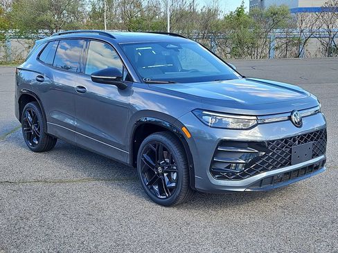 New 2026 Volkswagen Tiguan SE R-Line AWD/4WD image 2