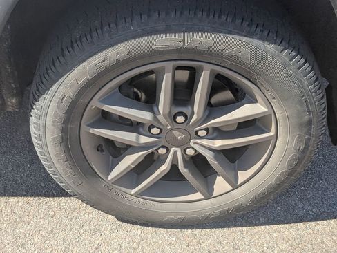 Used 2016 Jeep Grand Cherokee Laredo 75th Anniversary image 15