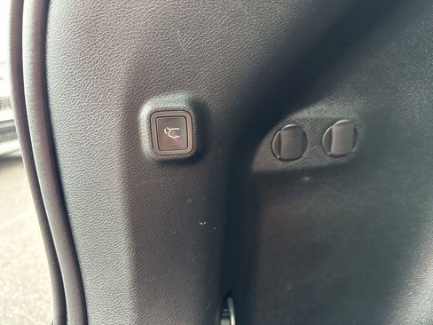 Used 2019 Jeep Cherokee Limited w/ Technology Group image 9