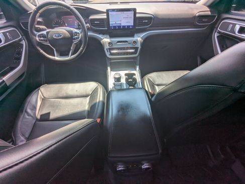 Used 2023 Ford Explorer XLT w/ Equipment Group 202A AWD/4WD image 28