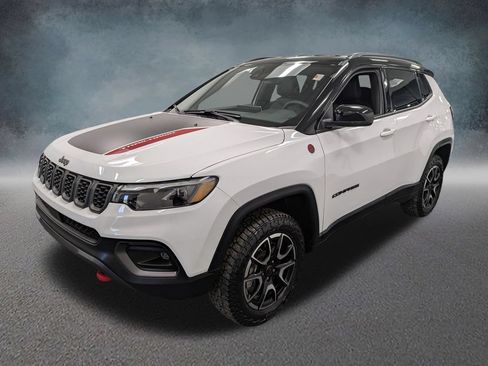 Used 2025 Jeep Compass Trailhawk w/ Trailhawk Elite Group AWD/4WD image 1