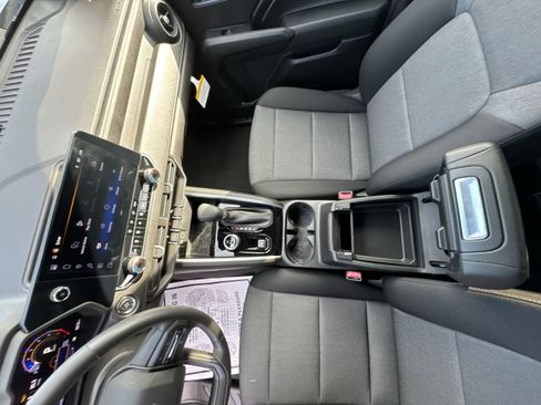 Used 2025 Chevrolet Colorado Trail Boss image 36