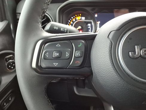 Certified 2025 Jeep Wrangler Unlimited Rubicon w/ Convenience Group AWD/4WD image 19