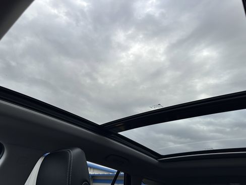 Used 2024 GMC Terrain SLT w/ Infotainment Package II image 25