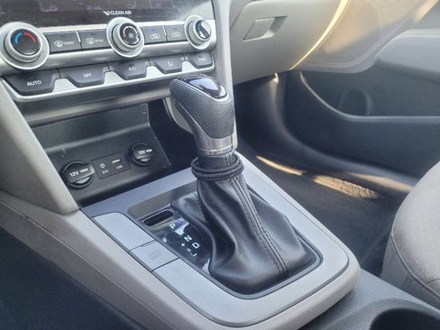 Used 2020 Hyundai Elantra SE FWD image 26