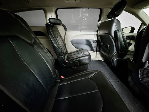 Used 2021 Chrysler Voyager Lxi image 26