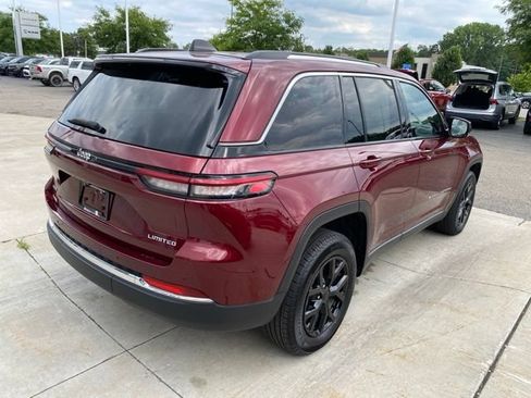 Used 2023 Jeep Grand Cherokee Limited AWD/4WD image 3