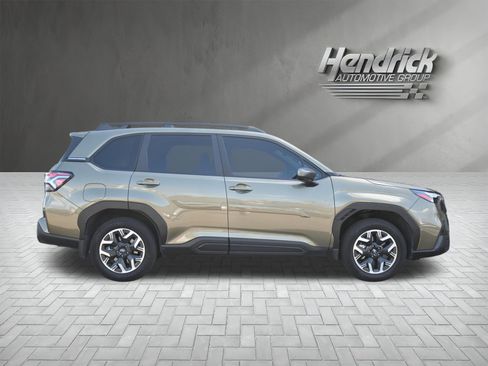 Used 2025 Subaru Forester Premium image 10