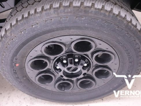 New 2026 Ford F250 Lariat w/ Black Appearance Package image 38