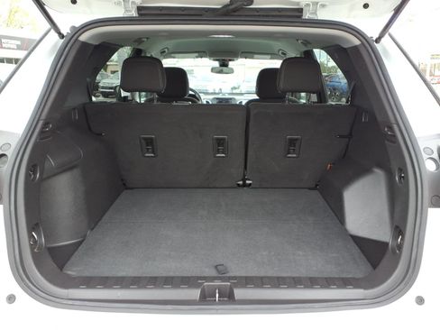 Used 2024 Chevrolet Equinox LS w/ LS Convenience Package image 24