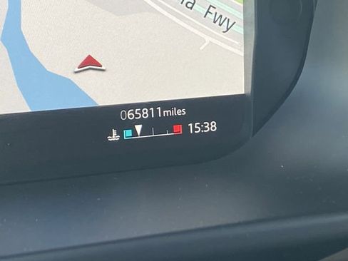 Used 2020 Land Rover Defender 110 SE image 12