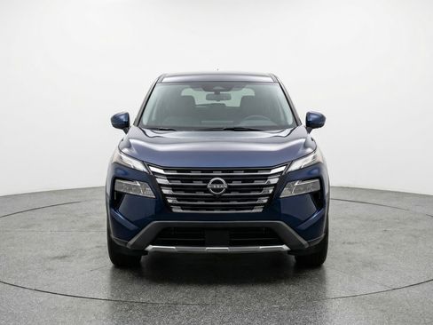 Used 2025 Nissan Rogue SV image 2