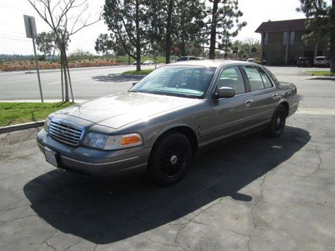 Used 2001 Ford Crown Victoria LX image 3