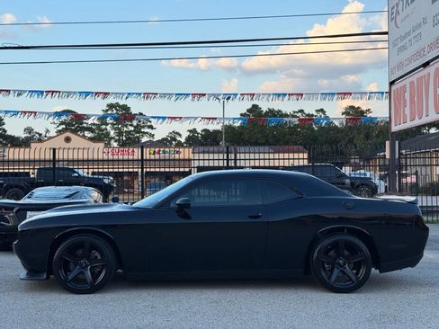 Used 2023 Dodge Challenger R/T w/ Blacktop Package image 10