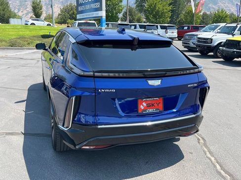Used 2024 Cadillac Lyriq Luxury AWD/4WD image 11