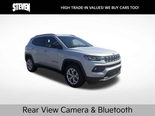 Used 2024 Jeep Compass Latitude AWD/4WD image 1
