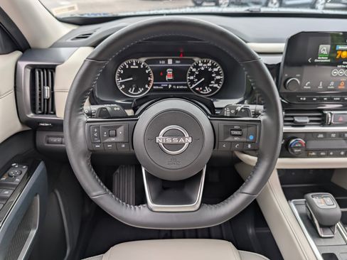 Used 2025 Nissan Pathfinder SL FWD image 24