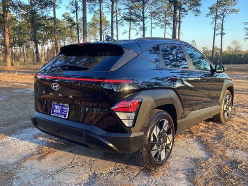 Used 2025 Hyundai Kona SEL FWD image 5