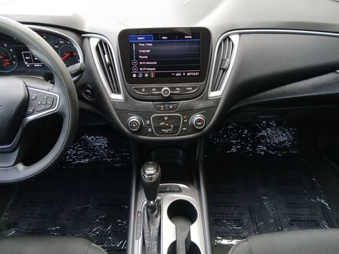 Used 2020 Chevrolet Malibu LS w/ LPO, Convenience Package 1 FWD image 3
