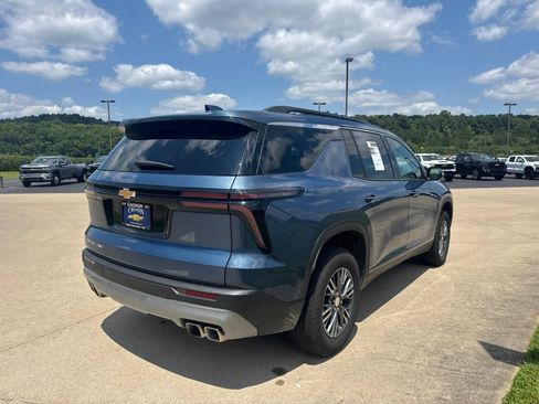 Used 2026 Chevrolet Traverse LT AWD/4WD image 4