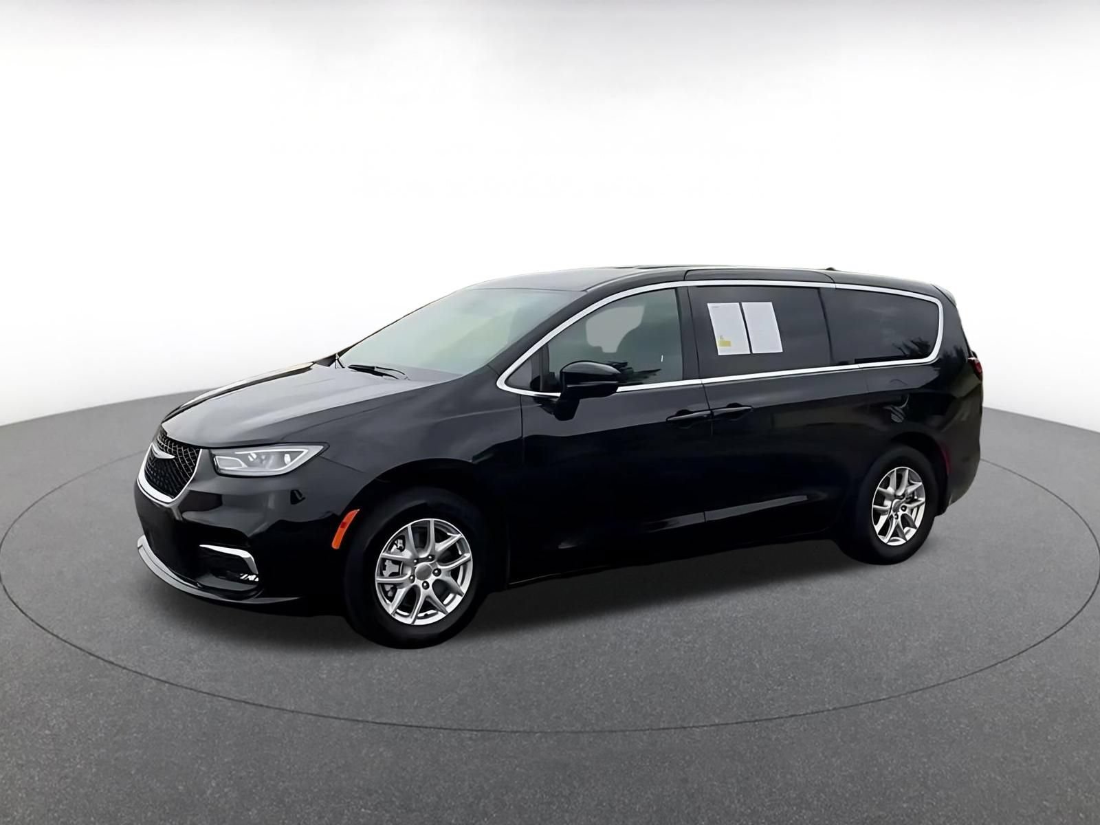 Used 2025 Chrysler Pacifica Select FWD image 7