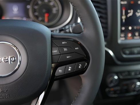 Used 2023 Jeep Cherokee Altitude Lux w/ Lux Elite Package image 16