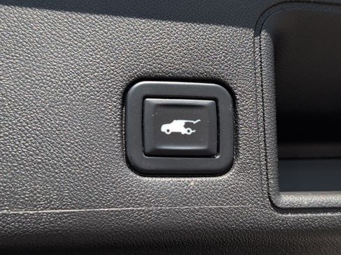 Used 2022 GMC Terrain SLT w/ Tech Package image 6